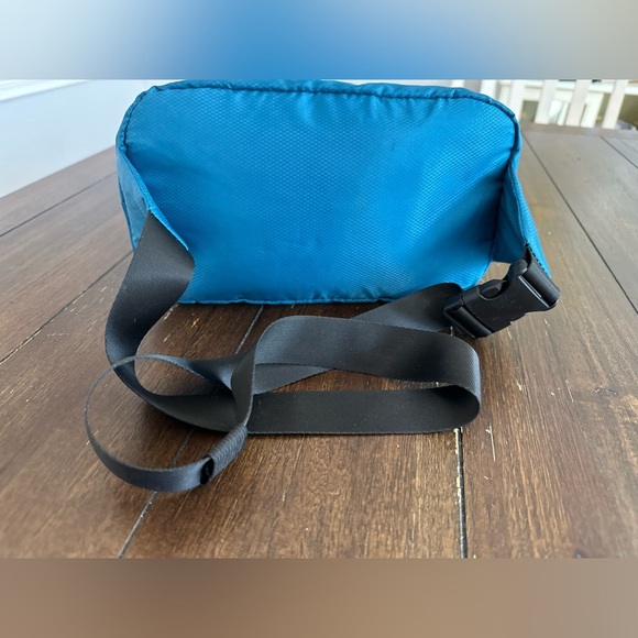 Travelon RFID waistpack - Picture 4 of 14